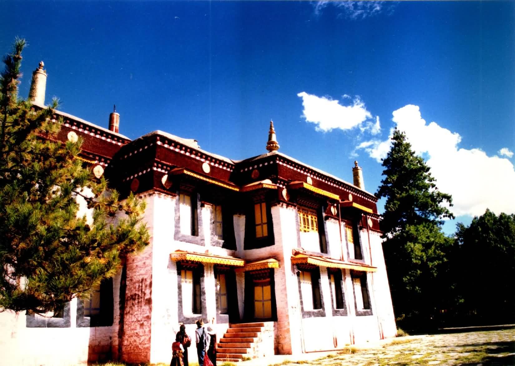 チベット-ロブリンカ